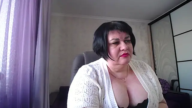 Snapshot of JuicyLady_Di chatting on February 2025 02:10:02 PM JuicyLady Di online show from February 2025 02:10:02 PM