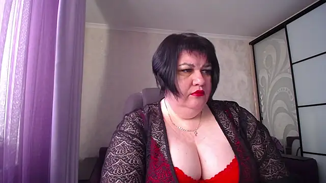 Snapshot of JuicyLady_Di chatting on March 2025 05:43:02 AM JuicyLady Di online show from March 2025 05:43:02 AM