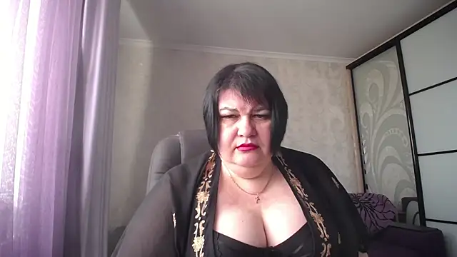 Snapshot of JuicyLady_Di chatting on March 2025 07:09:01 AM JuicyLady Di online show from March 2025 07:09:01 AM