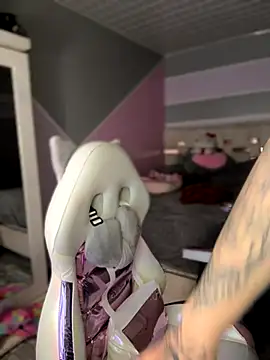 Sam Thompsoon  online show from November 2025 02:54:01 AM