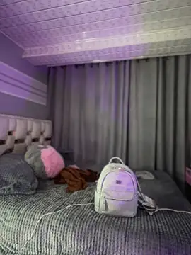 Sam Thompsoon  online show from April 2026 02:06:01 AM