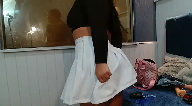 EmilyQueen3x online show from February 2025 04:13:02 PM