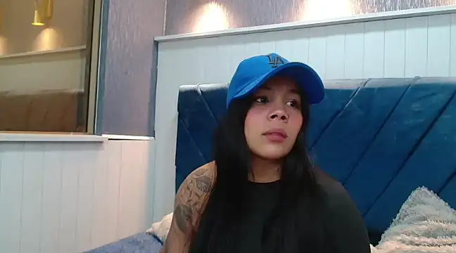 EmilyQueen3x online show from February 2025 01:06:01 PM