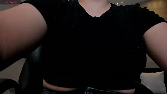 Snapshot of MartinnaBonnet chatting on February 2025 10:26:02 AM MartinnaBonnet online show from February 2025 10:26:02 AM