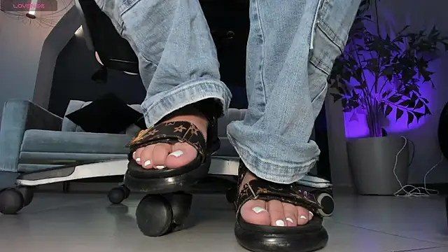 Snapshot of MartinnaBonnet chatting on February 2025 10:32:02 AM MartinnaBonnet online show from February 2025 10:32:02 AM