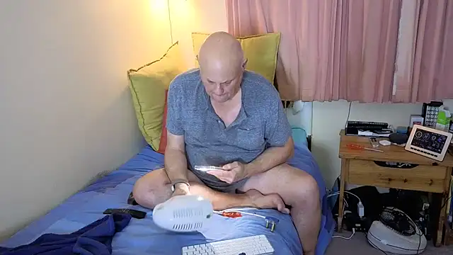 Snapshot of DaddyCumBumZA chatting on April 2026 05:09:02 PM DaddyCumBumZA online show from April 2026 05:09:02 PM