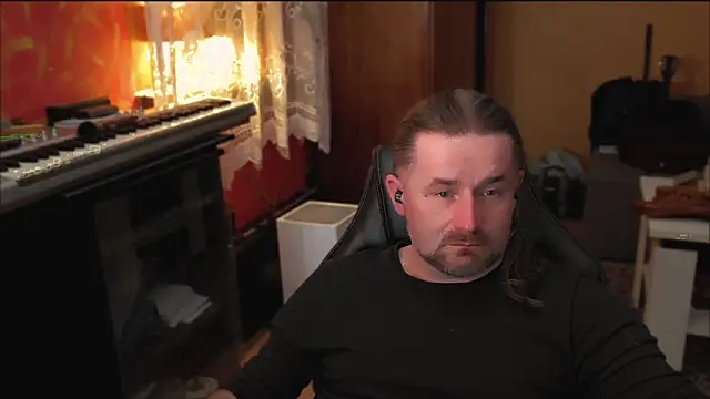 Mosiadz1975 online show from March 2025 11:07:01 PM
