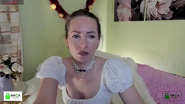 Queenymel online show from January 2025 03:32:02 PM