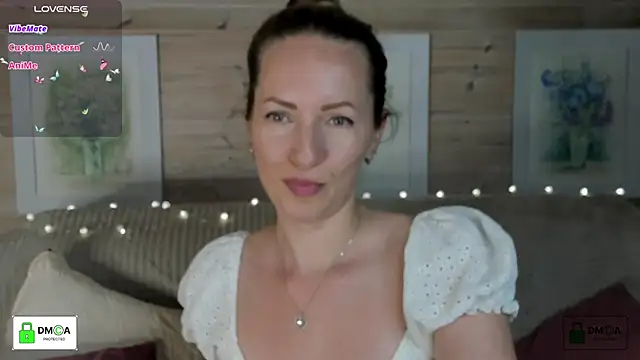 Snapshot of Queenymel chatting on September 2025 03:38:01 PM Queenymel online show from September 2025 03:38:01 PM