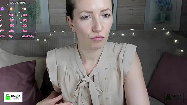 Queenymel online show from November 2025 03:21:01 PM