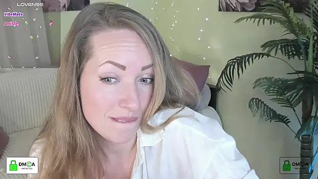 Queenymel online show from March 2026 04:13:02 PM