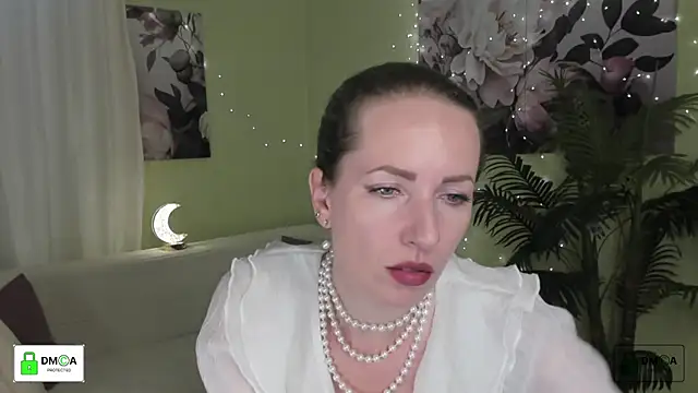 Snapshot of Queenymel chatting on June 2026 04:24:02 PM Queenymel online show from June 2026 04:24:02 PM