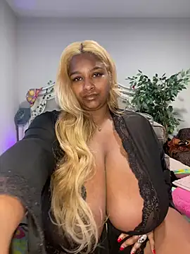 Snapshot of BigFineSelena chatting on January 2025 05:49:01 PM BigFineSelena online show from January 2025 05:49:01 PM