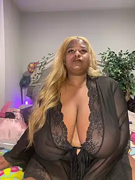 Snapshot of BigFineSelena chatting on January 2025 12:20:01 PM BigFineSelena online show from January 2025 12:20:01 PM