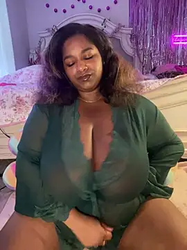 Snapshot of BigFineSelena chatting on March 2026 11:30:01 PM BigFineSelena online show from March 2026 11:30:01 PM