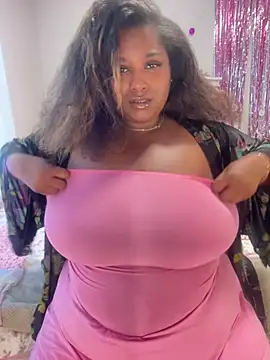 Snapshot of BigFineSelena chatting on March 2026 11:27:02 PM BigFineSelena online show from March 2026 11:27:02 PM
