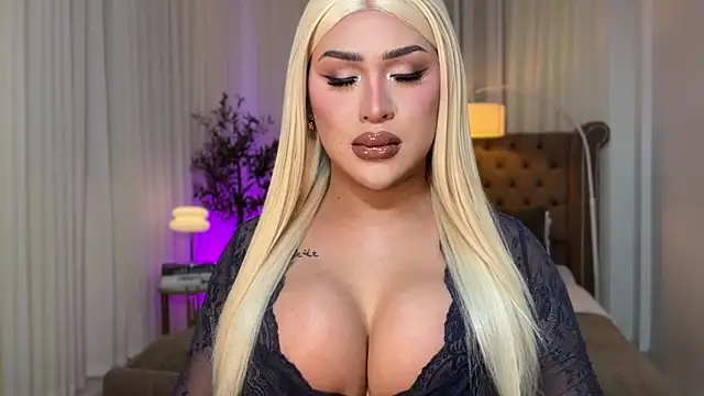 Snapshot of Your_Majesty_Tyra chatting on October 2025 03:43:01 PM Your Majesty Tyra online show from October 2025 03:43:01 PM