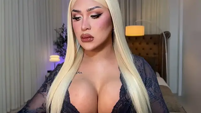 Snapshot of Your_Majesty_Tyra chatting on October 2025 05:06:01 AM Your Majesty Tyra online show from October 2025 05:06:01 AM