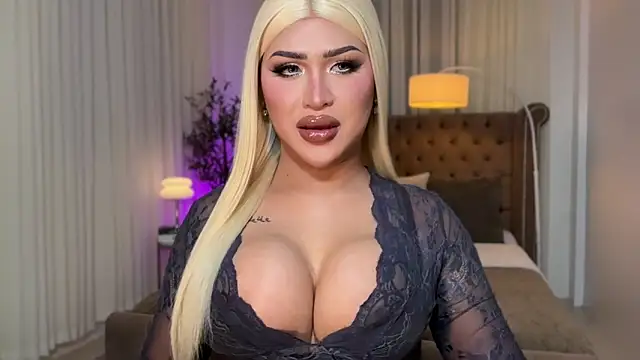 Snapshot of Your_Majesty_Tyra chatting on October 2025 04:02:01 AM Your Majesty Tyra online show from October 2025 04:02:01 AM