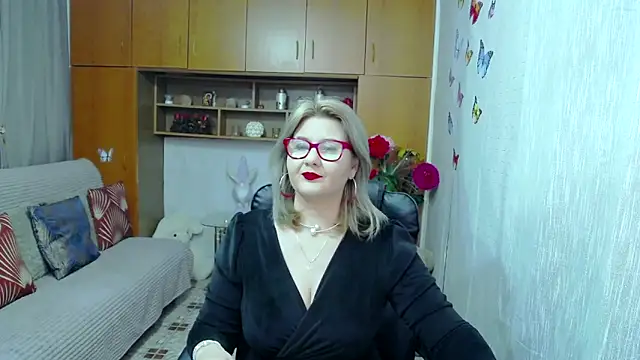 LucilleFenlys online show from October 2025 09:15:02 PM