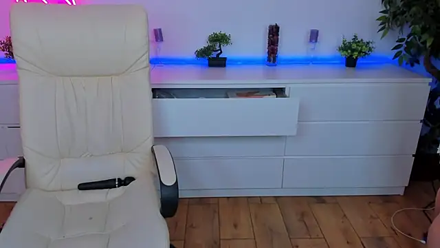 Kamilla Hot online show from January 2025 03:47:01 PM