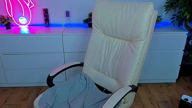 Kamilla Hot online show from February 2025 04:09:02 AM