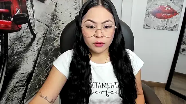 Snapshot of Hana___ chatting on November 2025 12:19:01 AM Hana online show from November 2025 12:19:01 AM