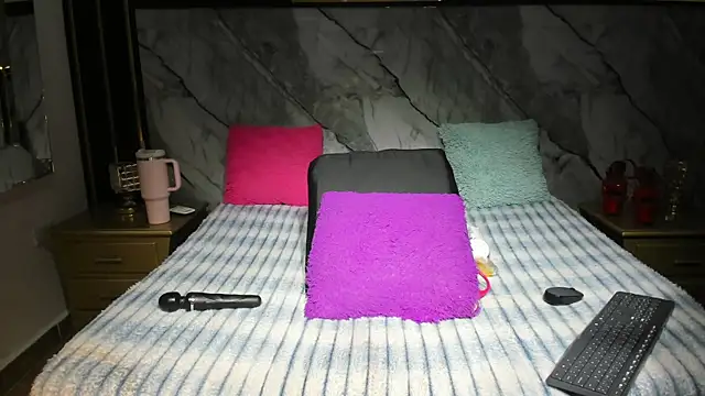 Niyirey1 online show from September 2025 12:19:01 PM