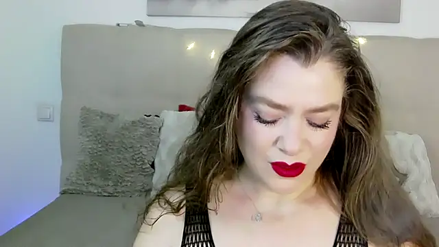 PetersEmily online show from December 2024 04:20:01 PM