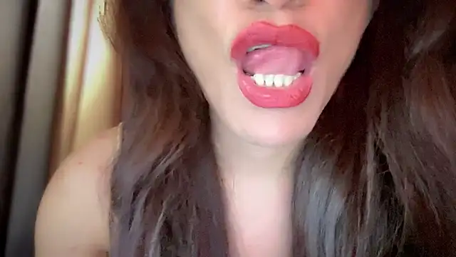 Snapshot of QUEEN_LILITH chatting on July 2026 07:11:02 AM QUEEN LILITH online show from July 2026 07:11:02 AM