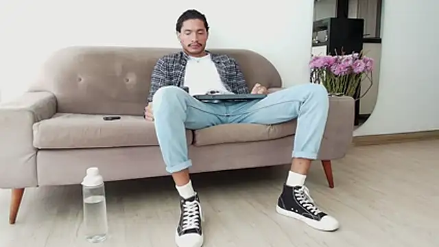 Robyn Miller online show from November 2025 07:29:02 PM