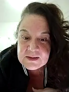 Snapshot of Yaya_Mineira chatting on November 2025 10:43:01 PM Yaya Mineira online show from November 2025 10:43:01 PM