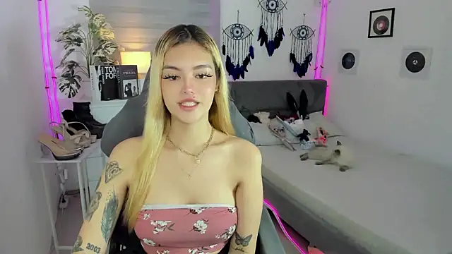 AlexandraMooree online show from January 2026 09:42:02 PM