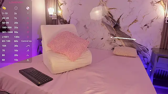 TianaaJackson online show from October 2025 07:43:01 PM