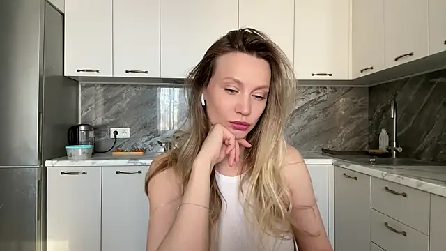 Alice Wonders online show from February 2025 09:33:01 AM