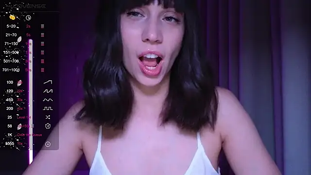 Alice Wonders online show from October 2025 08:22:01 PM