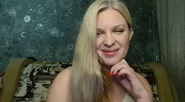 Snapshot of BlondeFox chatting on December 2024 11:39:01 AM BlondeFox online show from December 2024 11:39:01 AM