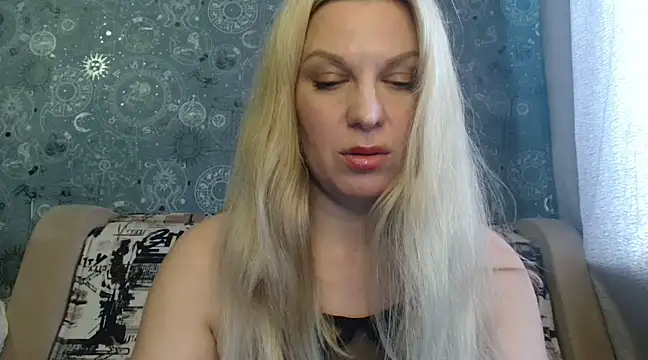Snapshot of BlondeFox chatting on January 2025 06:45:01 AM BlondeFox online show from January 2025 06:45:01 AM