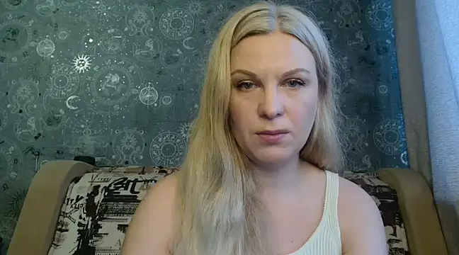 Snapshot of BlondeFox chatting on February 2025 03:20:01 AM BlondeFox online show from February 2025 03:20:01 AM
