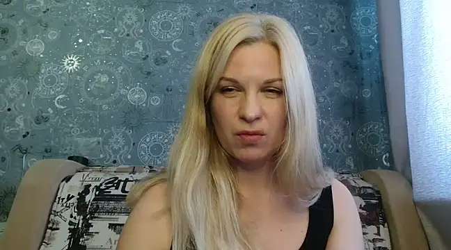 Snapshot of BlondeFox chatting on February 2025 06:00:01 AM BlondeFox online show from February 2025 06:00:01 AM