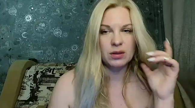 Snapshot of BlondeFox chatting on February 2025 01:39:02 PM BlondeFox online show from February 2025 01:39:02 PM