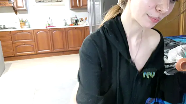 Snapshot of Miaelis chatting on January 2025 09:15:01 PM Miaelis online show from January 2025 09:15:01 PM