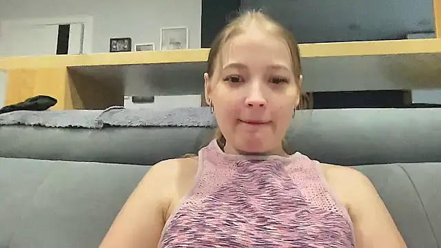 Snapshot of CharmingSarah chatting on May 2026 04:25:02 PM CharmingSarah online show from May 2026 04:25:02 PM