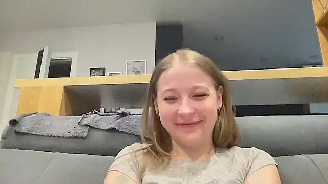 Snapshot of CharmingSarah chatting on May 2026 04:37:01 PM CharmingSarah online show from May 2026 04:37:01 PM