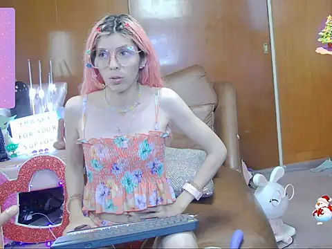 Skinygirl online show from October 2025 12:35:02 AM