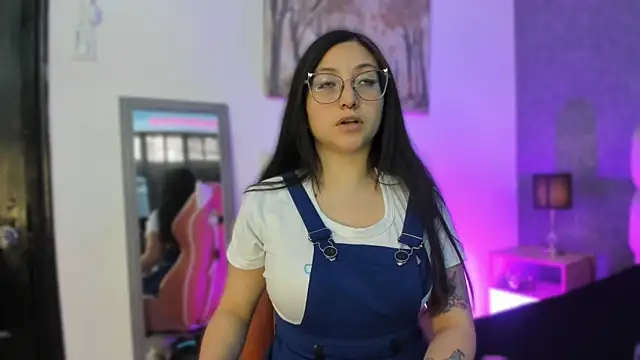 lucy neil online show from February 2025 07:05:02 PM