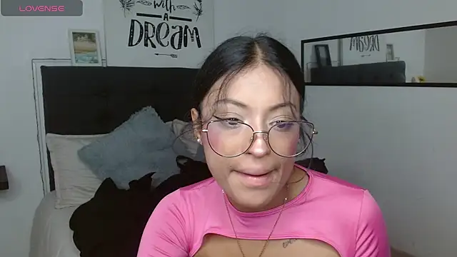 Snapshot of vaness_weet chatting on October 2025 08:06:02 PM vaness weet online show from October 2025 08:06:02 PM