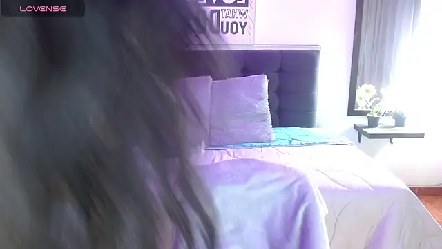 Snapshot of vaness_weet chatting on October 2025 07:53:02 PM vaness weet online show from October 2025 07:53:02 PM