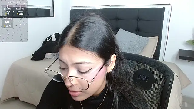 Snapshot of vaness_weet chatting on June 2026 08:46:01 PM vaness weet online show from June 2026 08:46:01 PM