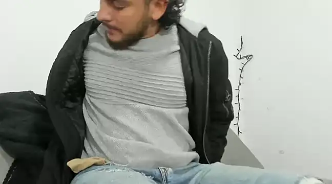 tuyo1995 online show from February 2025 08:03:01 PM